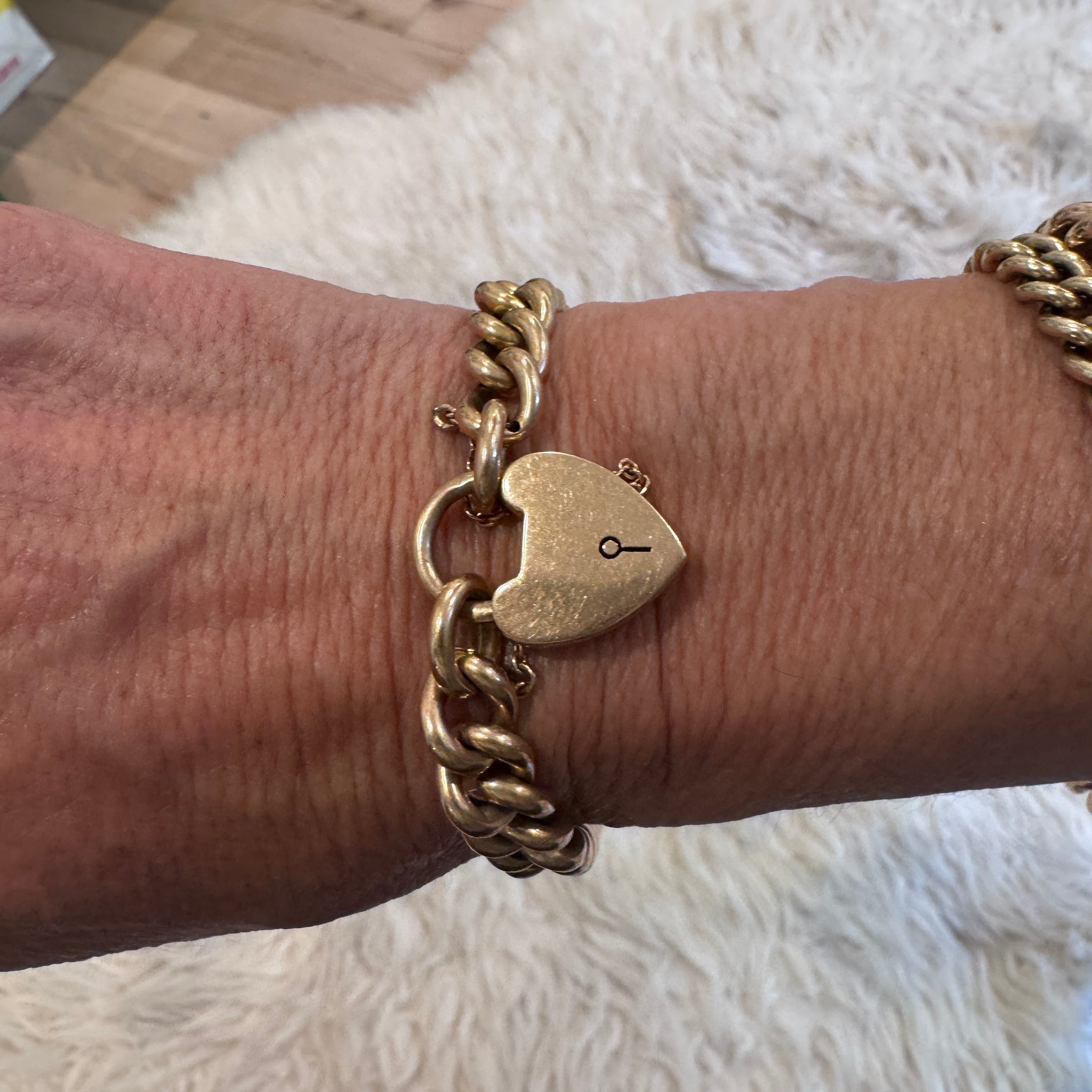 15ct Antique Puffy Curb Bracelet