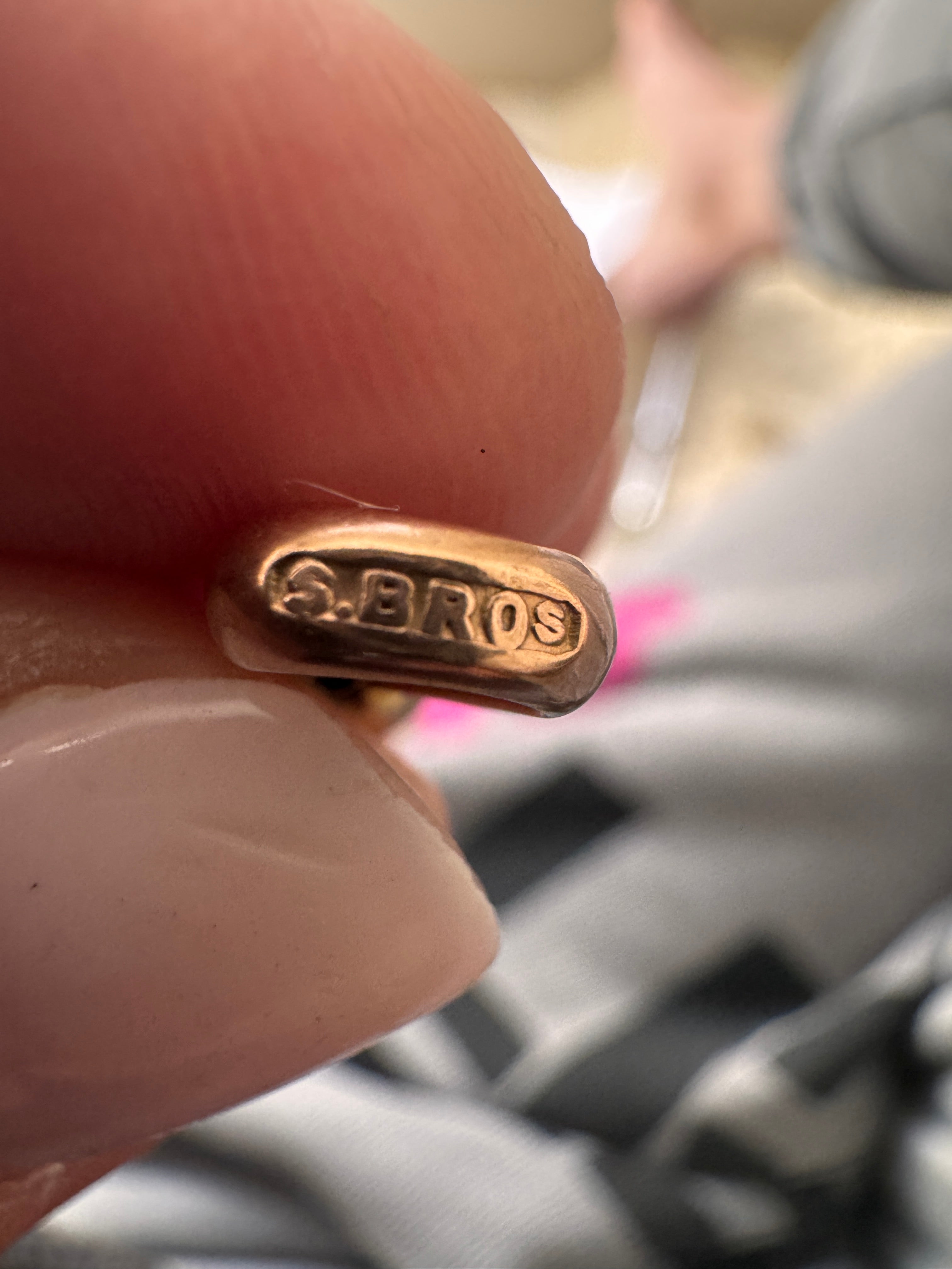 9 carat gold antique dog clip