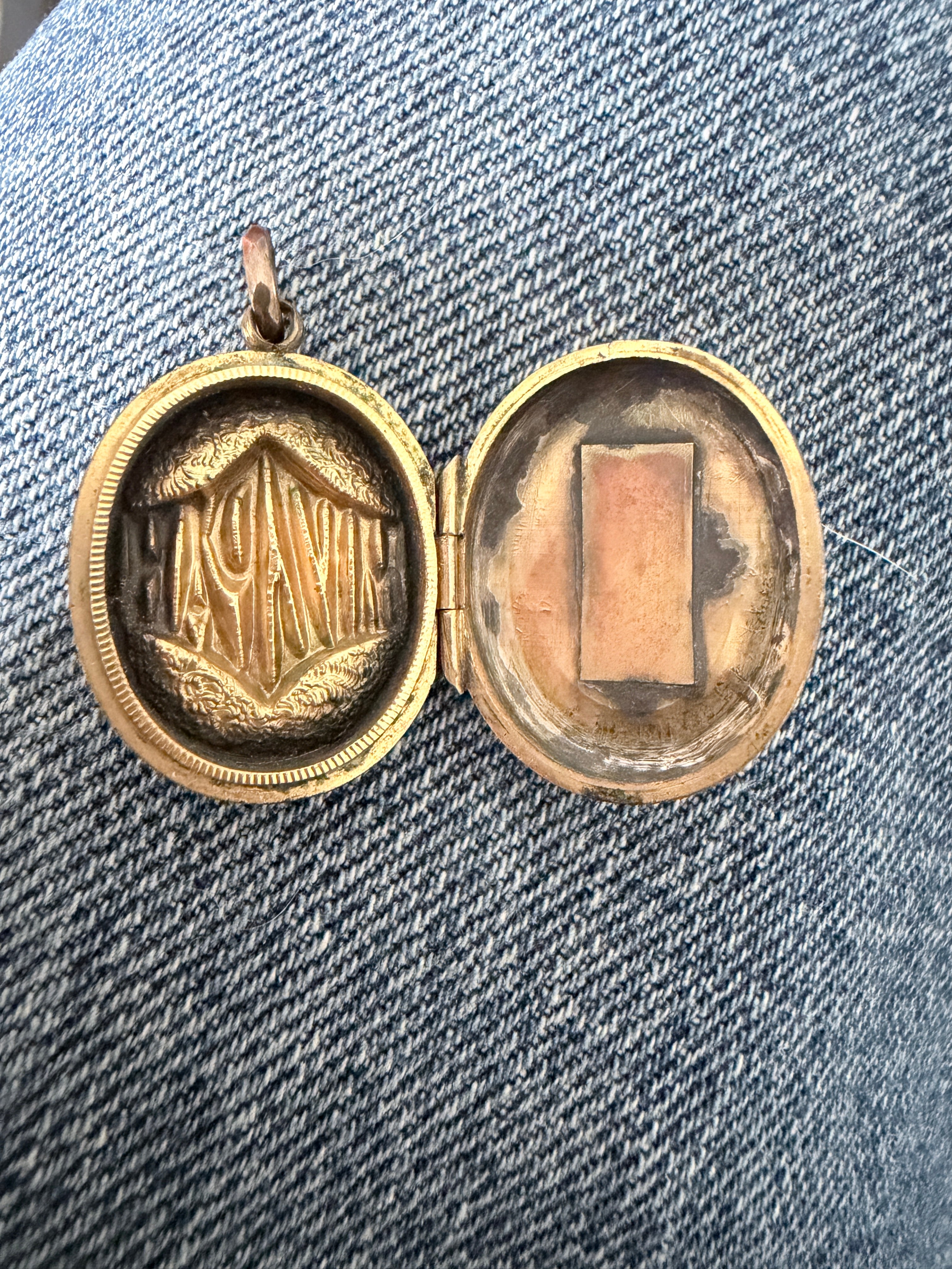 Victorian 9ct Gold Mizpah Locket